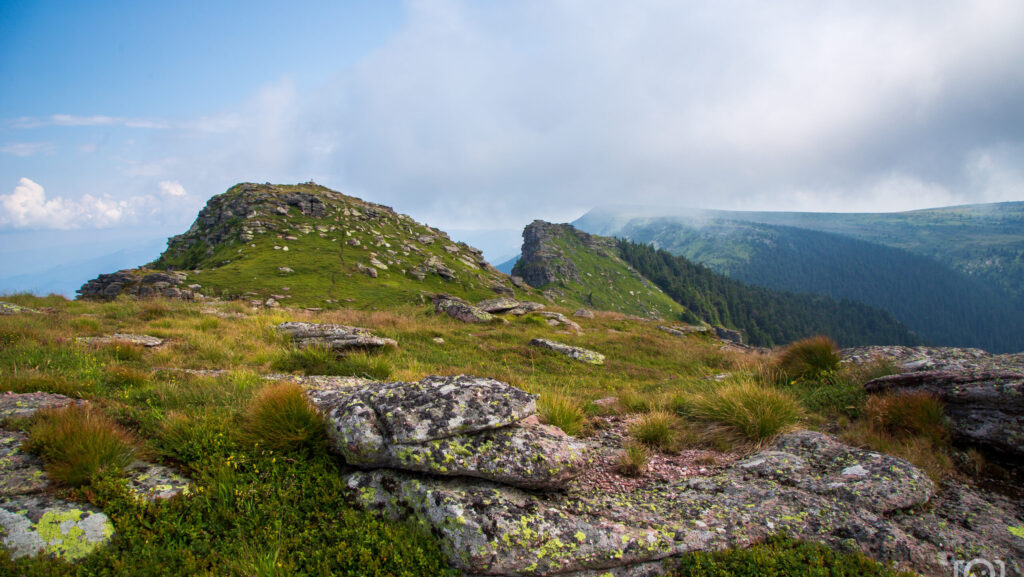 Tri Čuke Three Peaks on the Bulgarian Border hiking trail stara planina